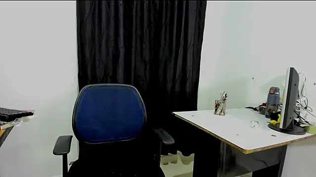 isa_loves_cum live cam preview