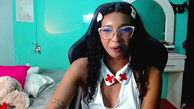sensitive_brunette webcam