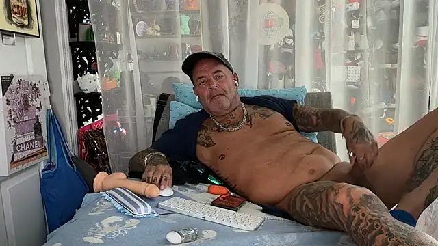 Italianguy56 live cam preview