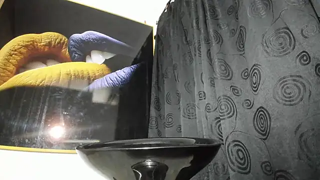Jesshot_bigcock20cm