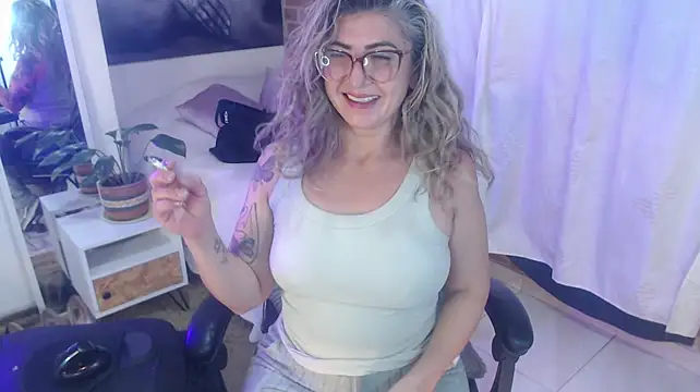 agnes_blackmoree webcam