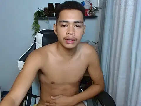 curlyasian_njxx live cam on StripChat