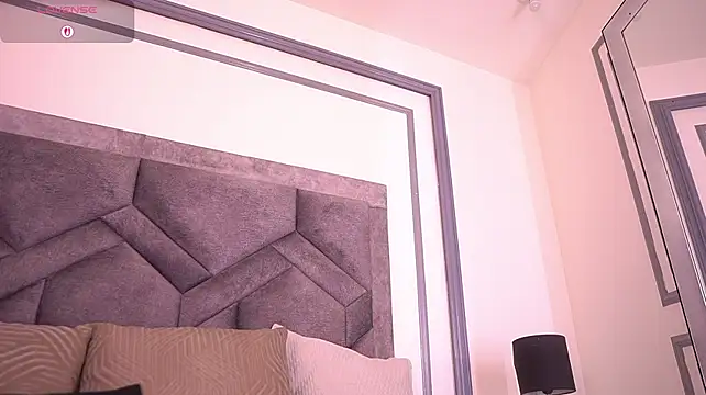 MiaKay1 webcam