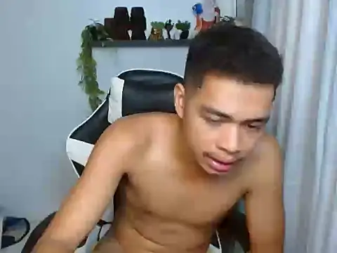 curlyasian_njxx