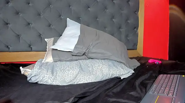YayaHilton webcam