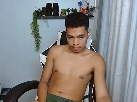 curlyasian_njxx webcam