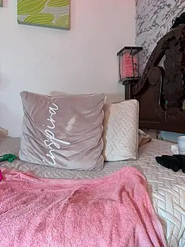 Lili__taylor live cam