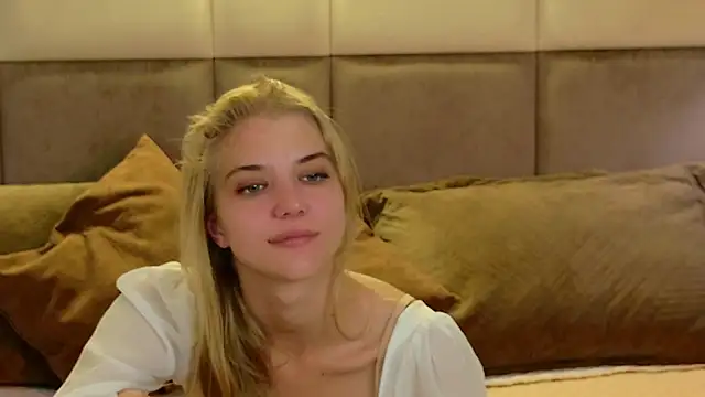 4example_Chloe webcam