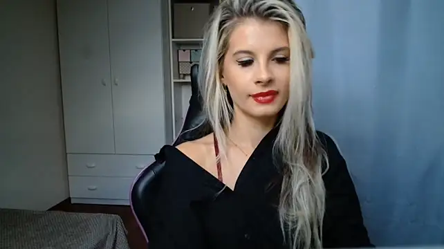 KristineGlow live cam preview