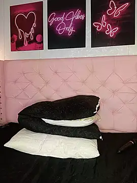 tanisha__lux webcam