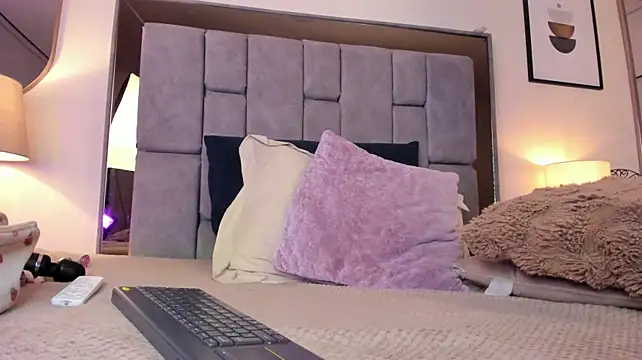 Arianmoon_ webcam