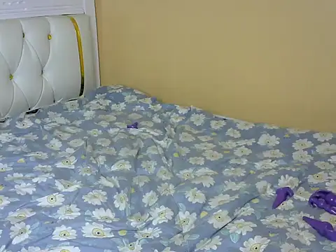 PetitePeachyy webcam