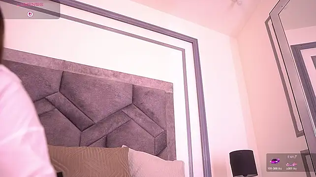 MiaKay1 webcam