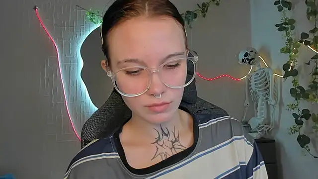 Elastikisss live cam on StripChat