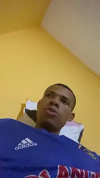 ItsMoiseXxx_777 webcam