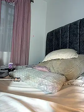 Bella045 webcam
