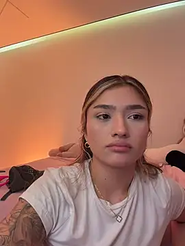 Ariannaa_1 live cam on StripChat