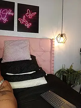 tanisha__lux webcam