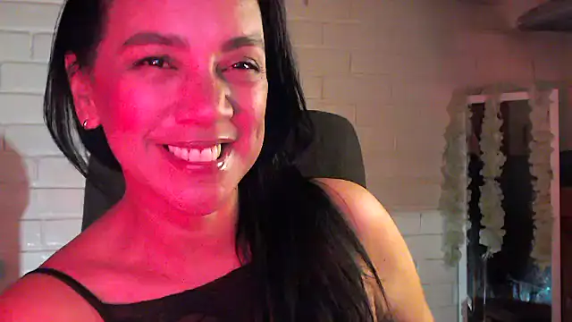 Mia-Velasquez webcam