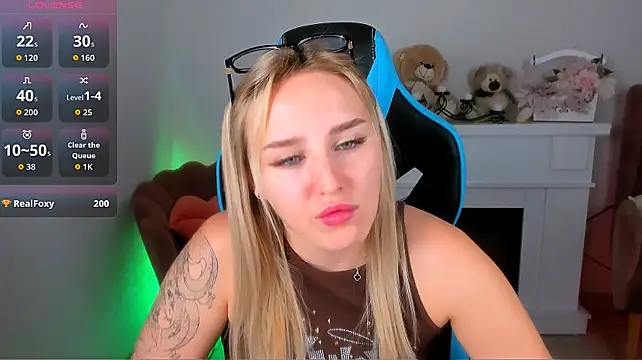 Kara__Moor webcam