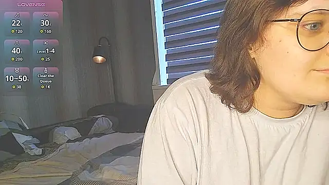 LilyRavelle webcam