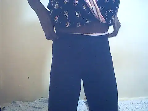 Black_ellah webcam