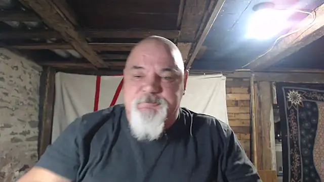 Newfiesausage1972 live cam on StripChat