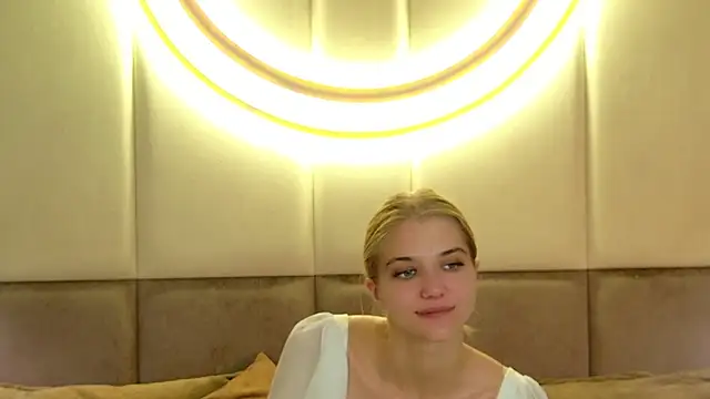 4example_Chloe live cam on StripChat