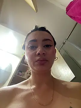 rebecagoldene live cam on StripChat