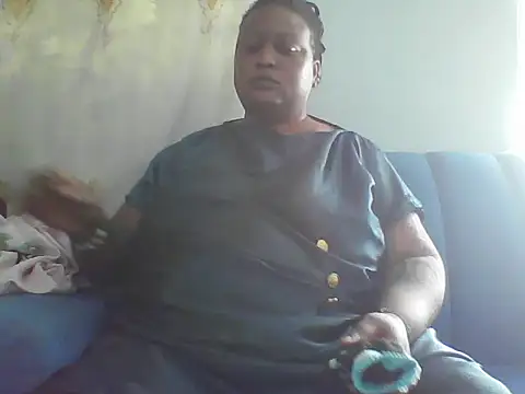 fat_ebonyqueen live cam on StripChat