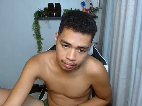 curlyasian_njxx webcam