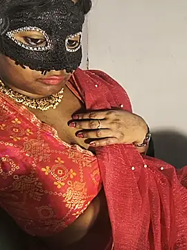 DIRTYSECRET_QUEEN_07