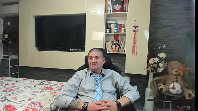 SpartacusDaddy48 live cam on StripChat
