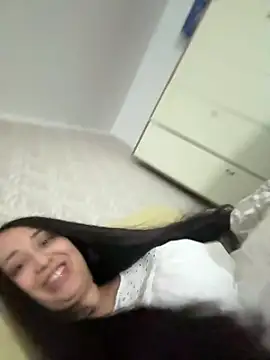 ICEGLOSS live cam preview