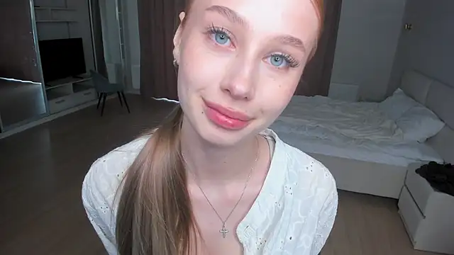 JunieAmert webcam