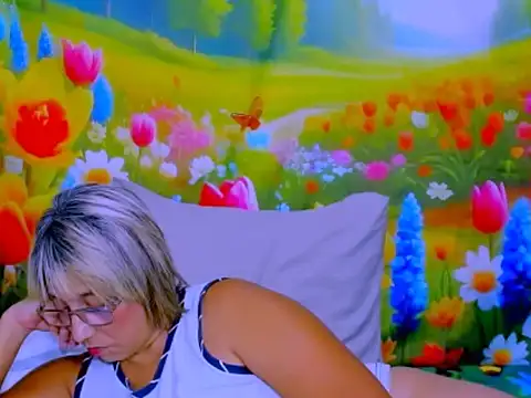 indianroxy webcam