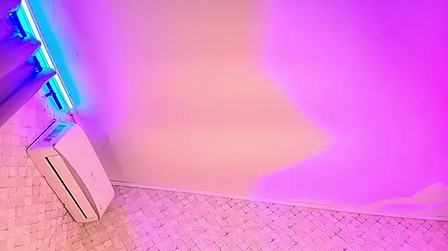 YazminJenner webcam