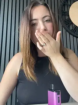 Brunette_Milf_MayaX webcam