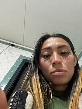 Emmily_Thompsonn webcam