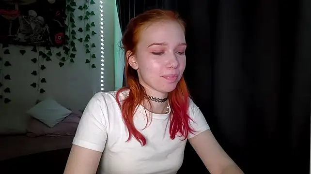 RedAriana webcam
