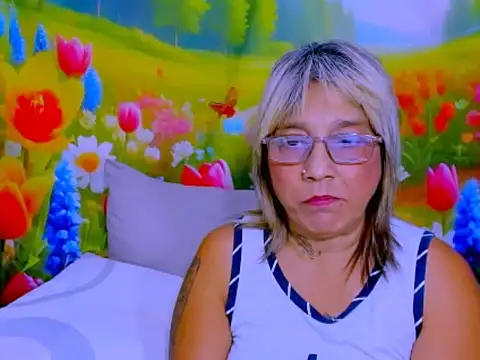 indianroxy webcam