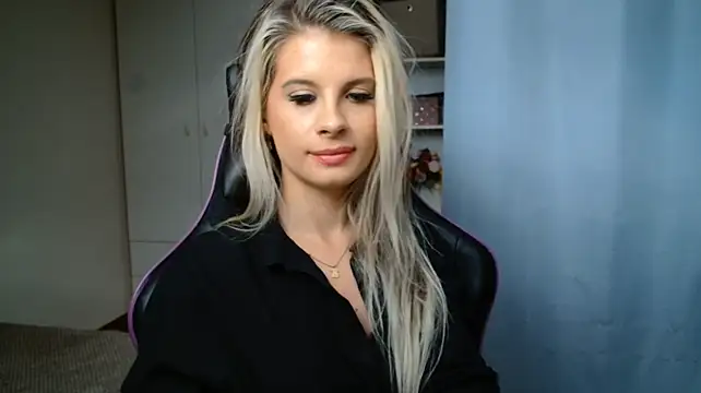 KristineGlow webcam