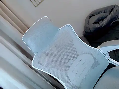 Urasian_fucker_elle webcam