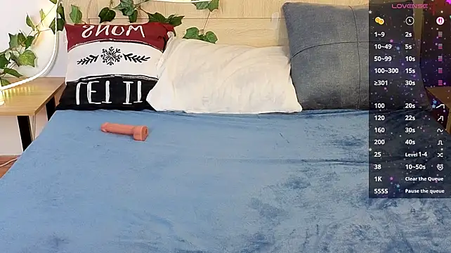 Miless_Cooper webcam