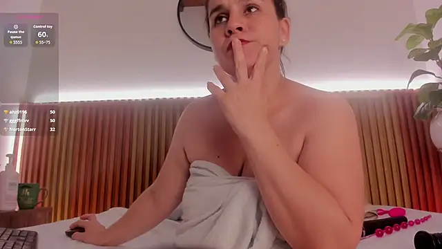 charlotte13x_ webcam