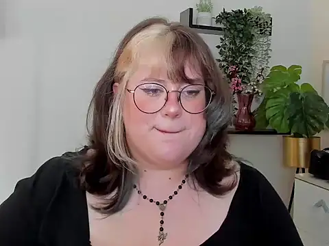 OpheliaLush webcam