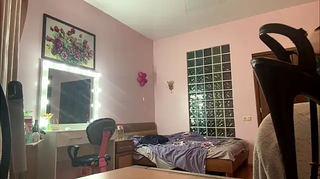 WrongRoyal webcam