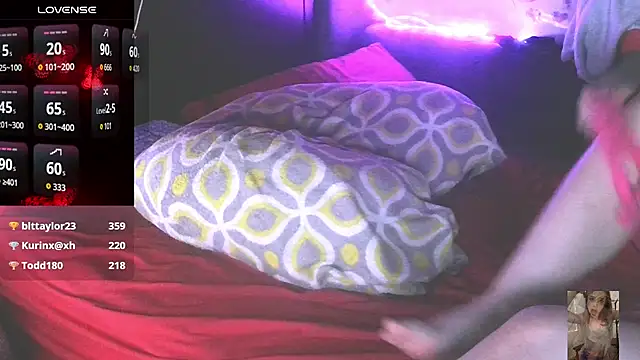 Blondiewithanass webcam