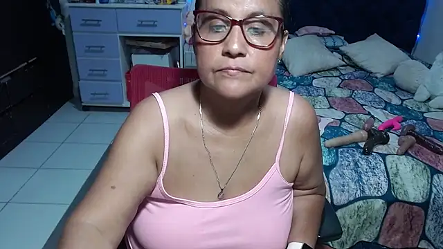 pervert_mommy_ live cam on StripChat