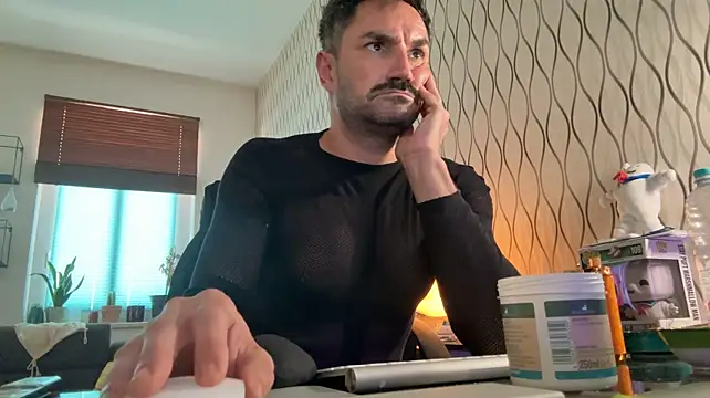 tomz0819 live cam on StripChat